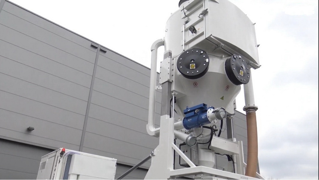 Промисловий пилосос VacTrailer CatalystVac для спорожнення каталізатора